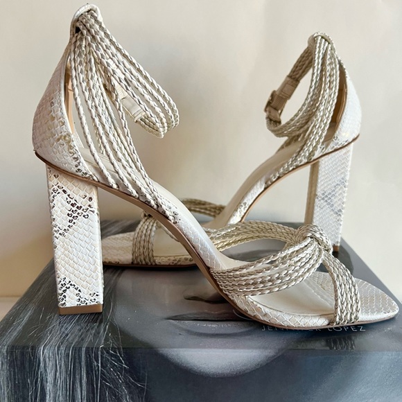 ◽️JLO Jennifer Lopez White Snake Print Heels◽️ - Picture 2 of 8